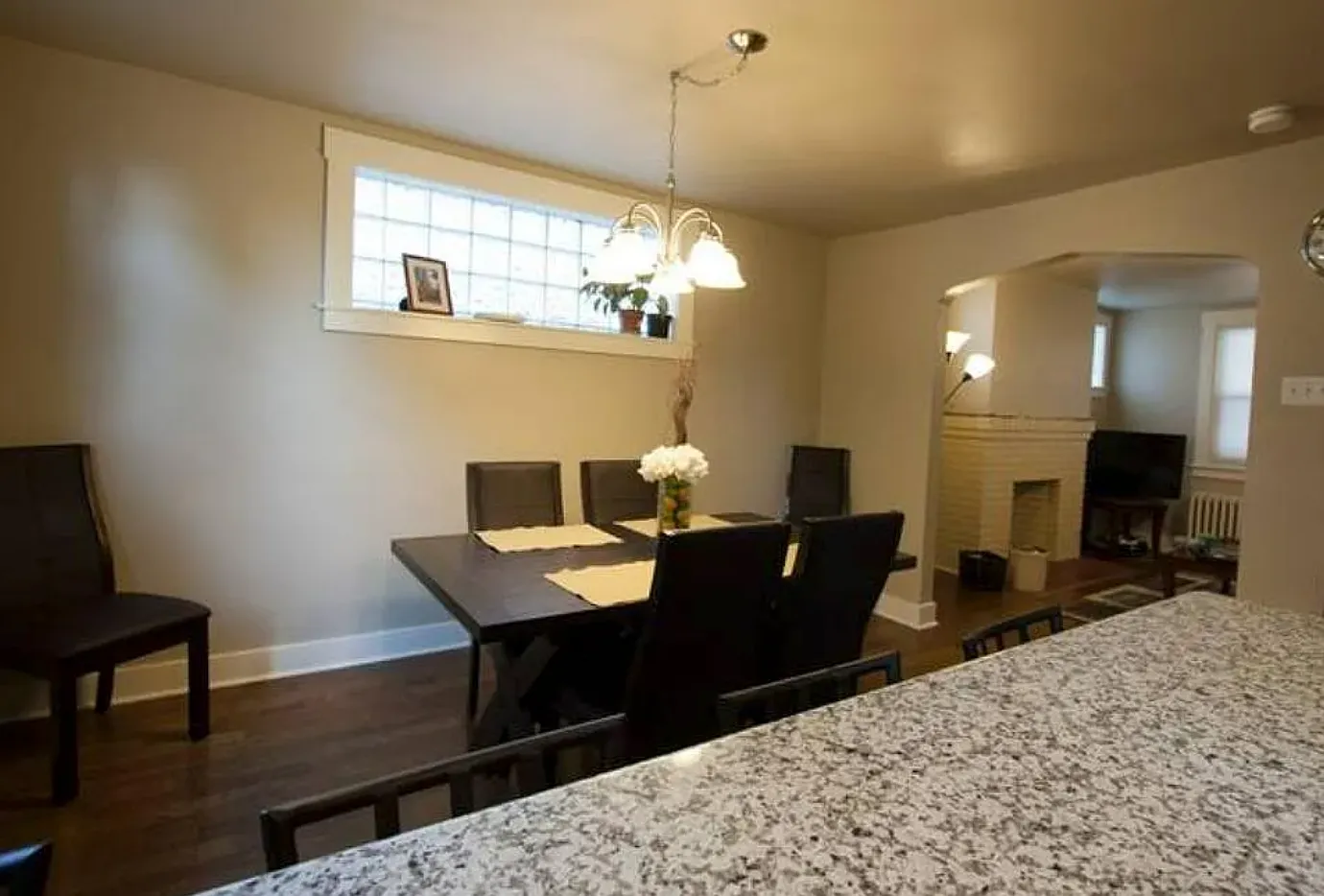 3 bed, 1.5 bath, 1100 sqft, $1,945 — Photo 4