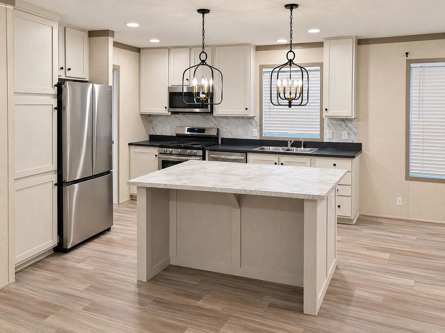 Large Kitchen Island! — Photo 1