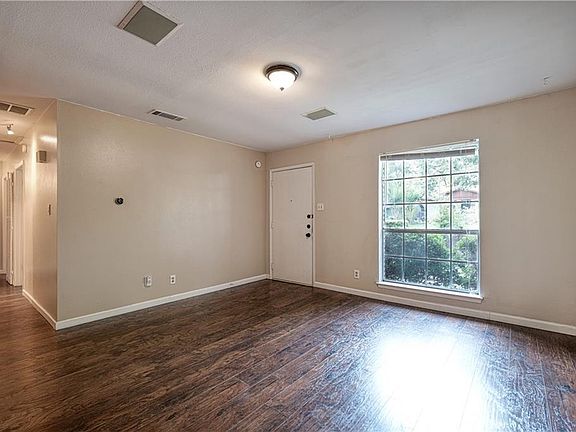 3rd image of 2328 Campden Dr