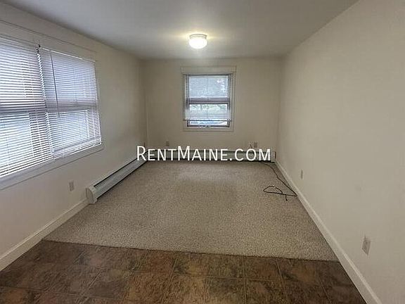 3rd image of 557 Riverside Dr APT 2