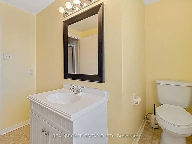 18 Julie Dr — Photo 16