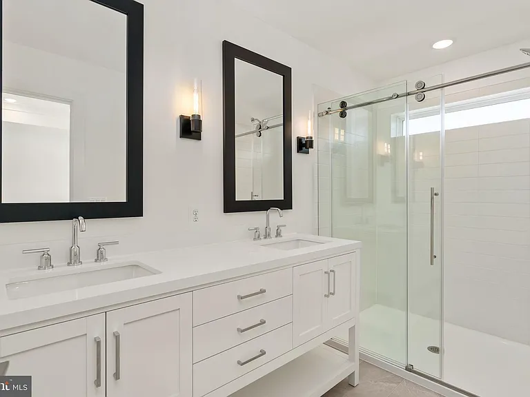 9207 Forkleaf Oak Dr — Photo 36