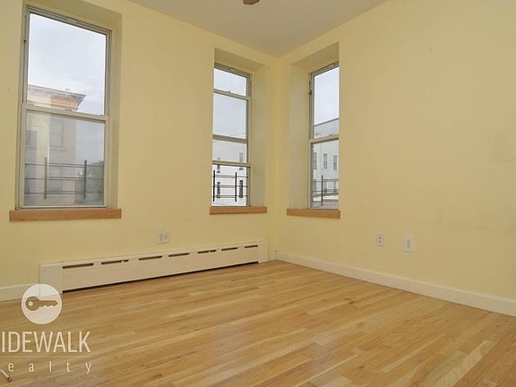 3rd image of 264 Irving Ave #2