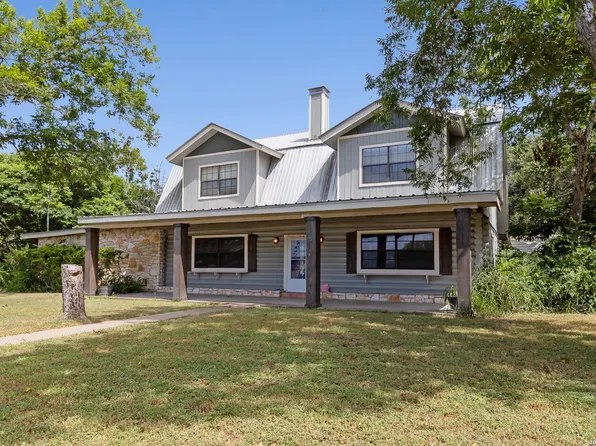 1535 W HOUSTON ST, Beeville, TX 78102
