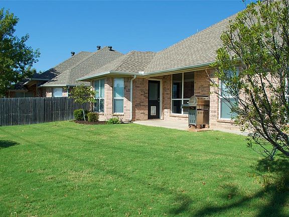 3rd image of 2804 Gray Rock Dr
