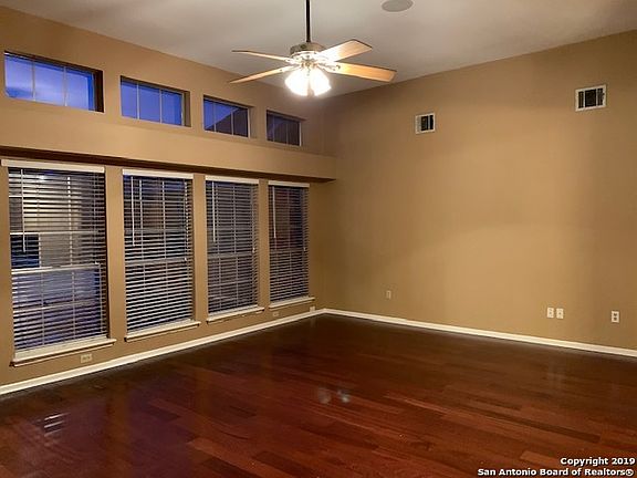 3rd image of 806 Siesta Dr