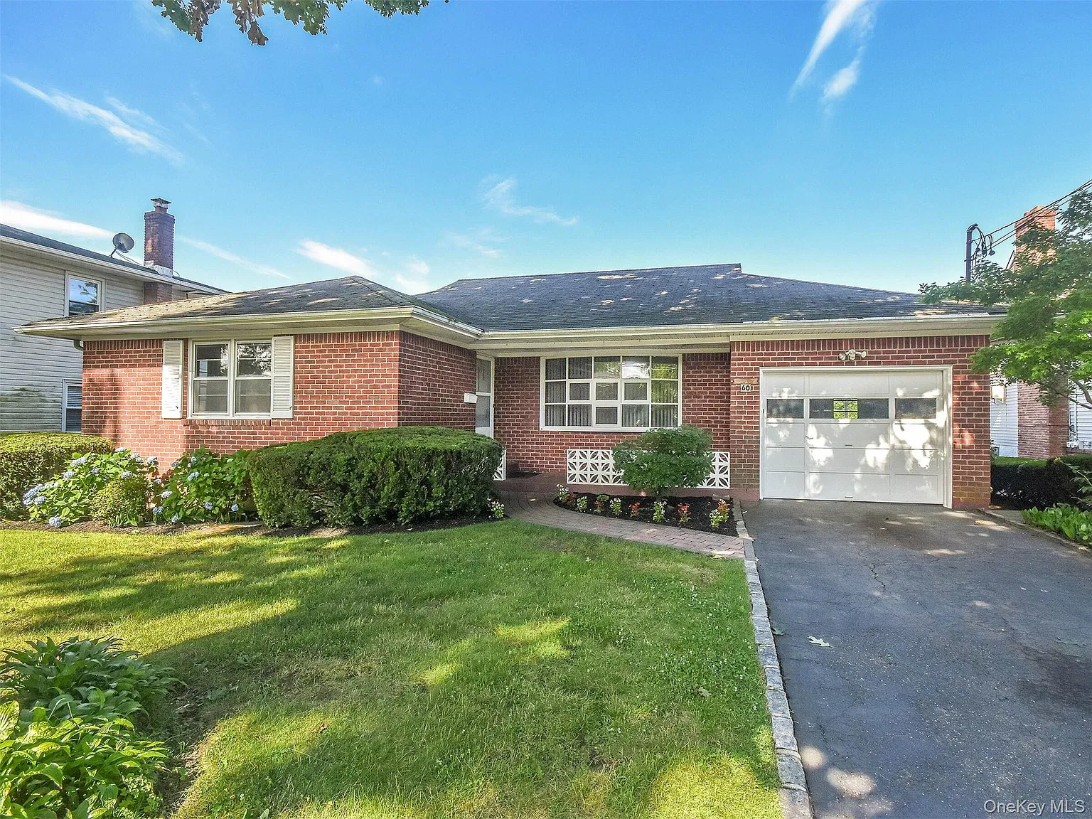 3 bed, 1.0 bath, 1276 sqft, $4,250 — Photo 3