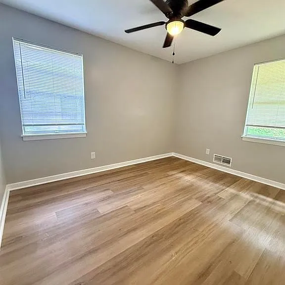 800 Fairfax Dr — Photo 3