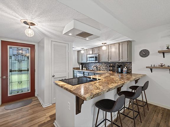 4th image of 9105 S Pointe Ridge Ln #20