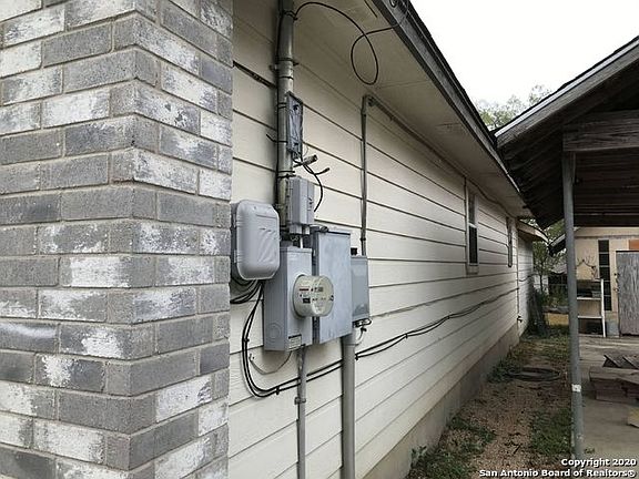 2nd image of 4918 Bluff St