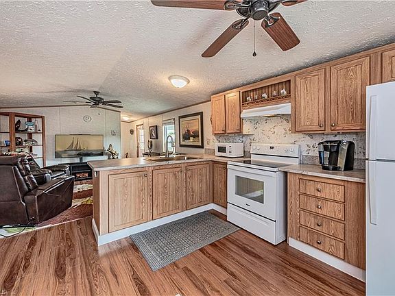 3rd image of 3913 Cherry Ln