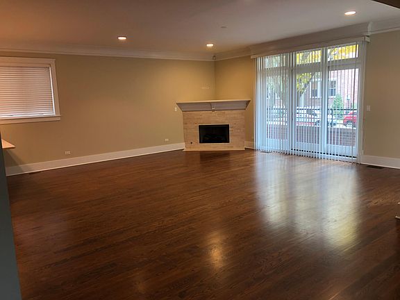 3rd image of 1724 W Berwyn Ave #1