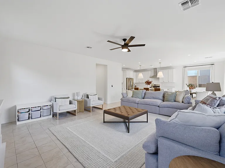 20234 W Turney Ave — Photo 9