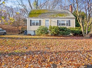 15 Crescent Rd, Woburn, MA 01801