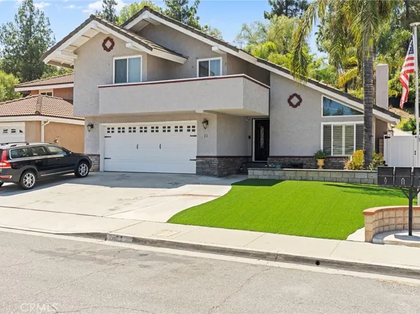 11 Rising Hill Rd, Pomona, CA 91766