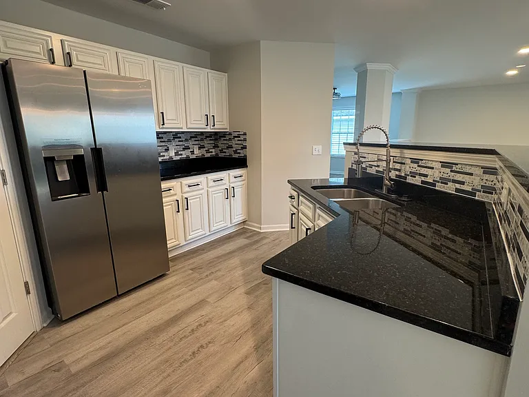 531 Mansfield Ln — Photo 4