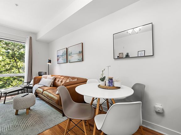 4th image of 13321 102a Ave #203