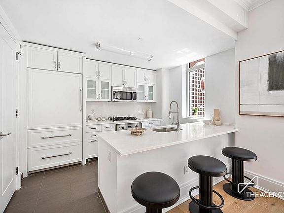 5th image of 205 W 76th St APT 1401
