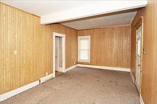 4th image of 32 Alden Ave W