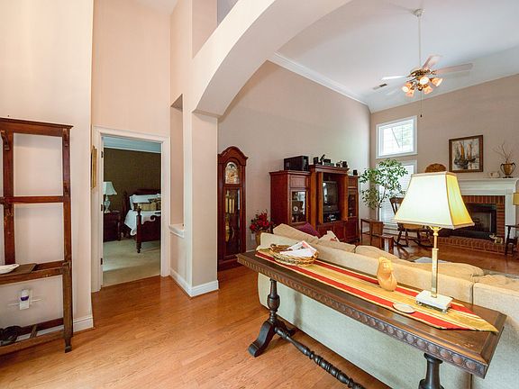 5th image of 75 Plainfield Pl