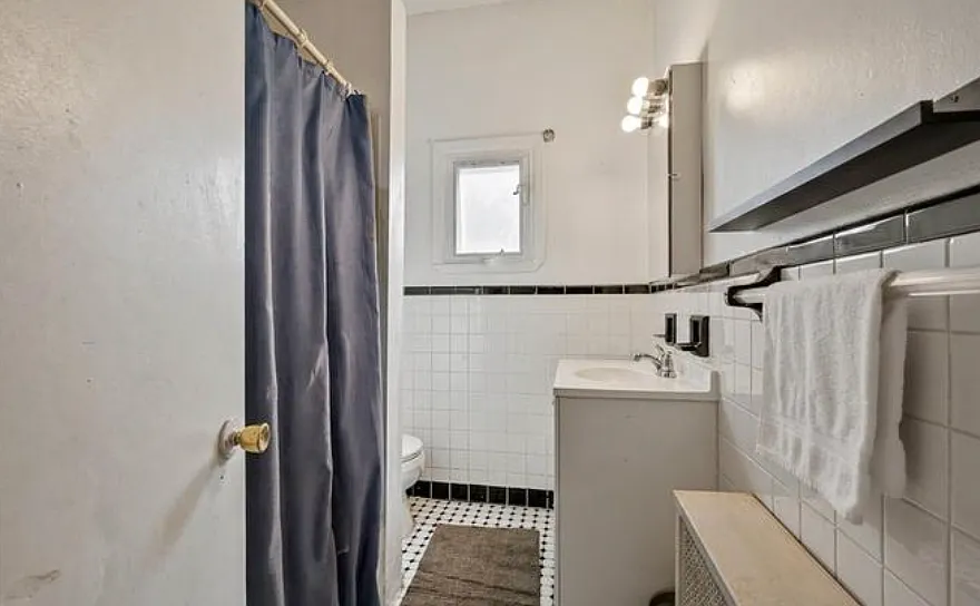 3 bed, 1700 sqft, $2,200 — Photo 4