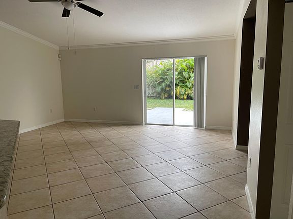 4th image of 202 Canterbury Ct