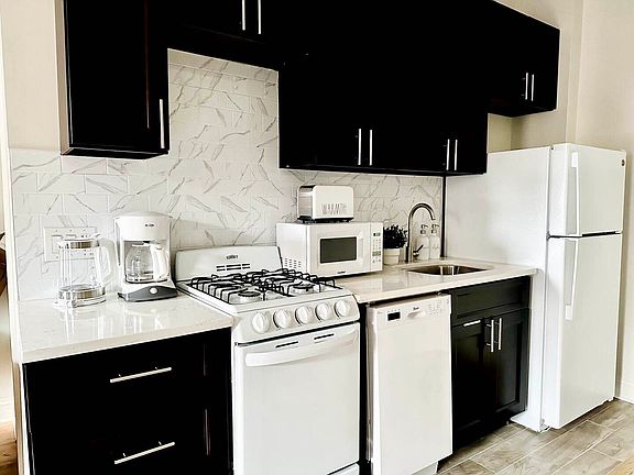 3rd image of 115 Ocean Ave #H10