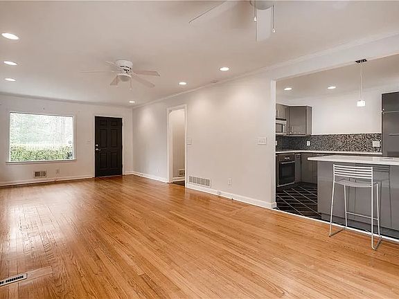 4th image of 1864 Windemere Dr NE