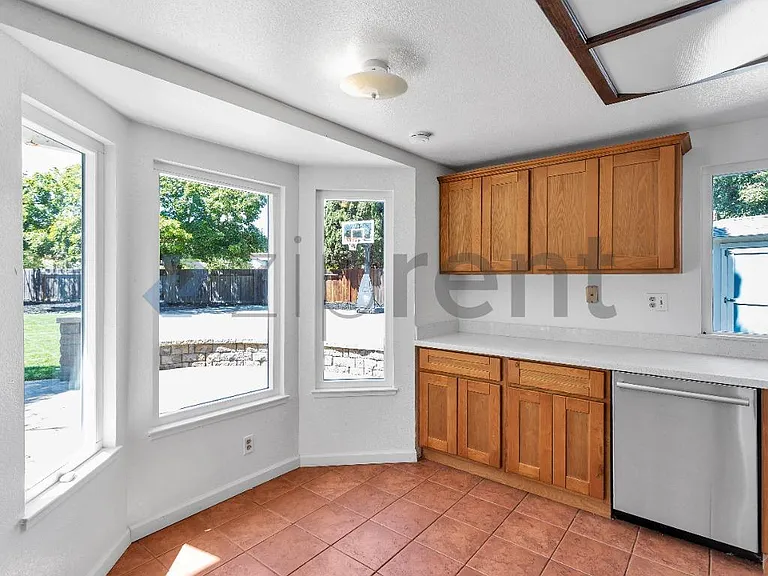 32805 Palmdale Ct — Photo 10