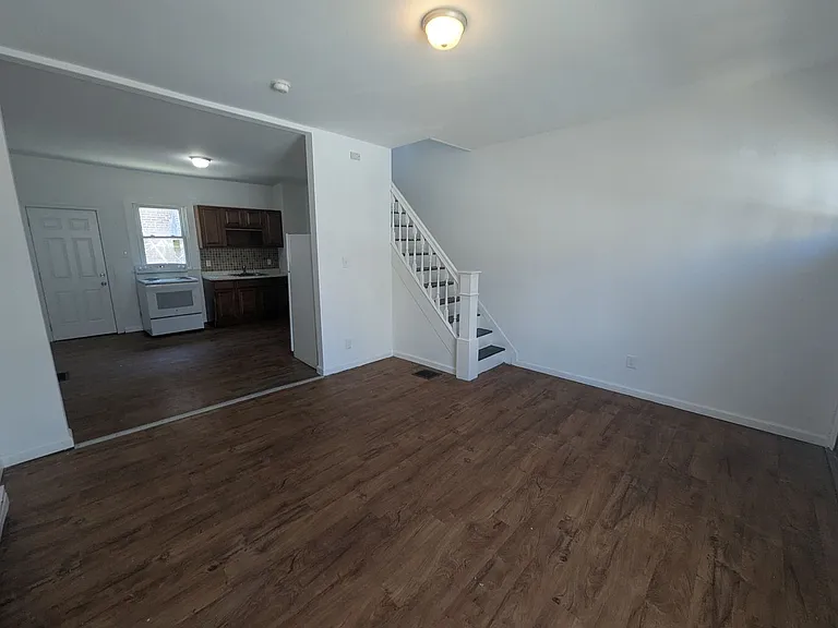 2214 Yelland St — Photo 9