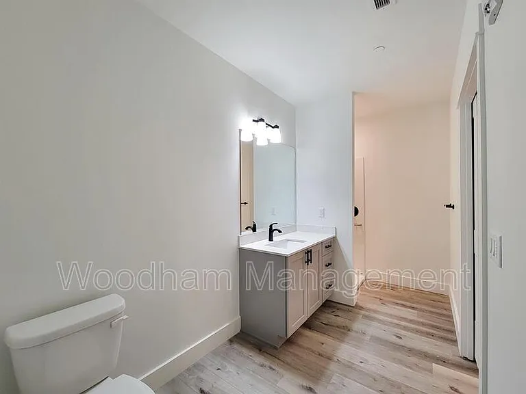 1704 Lincoln St #5A — Photo 5