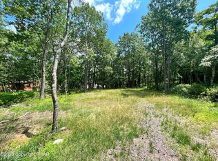 1774 Glade Dr, Long Pond, PA