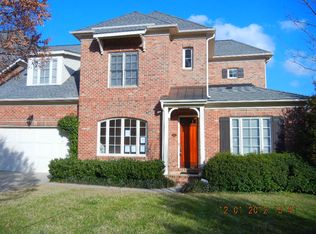 222 Crownsgate Ct, Charlotte, NC 28207