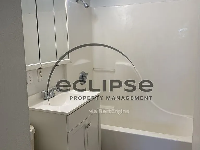 1005 Denver Ave — Photo 10