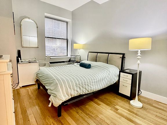 3rd image of 99 John St APT 316