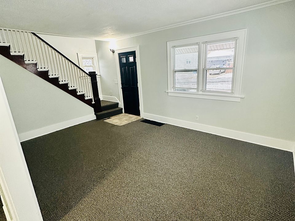 1st image of 623 Houseman Ave NE