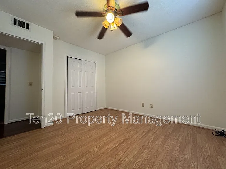 6446 Gloucester Ct — Photo 18