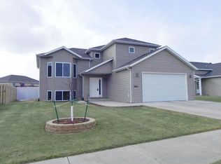 1504 34th Ave SE, Minot, ND 58701