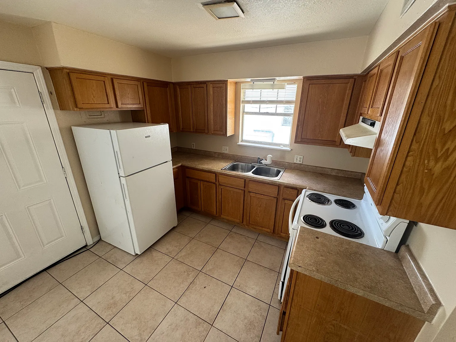 2 bed, 1.5 bath, $795 — Photo 2
