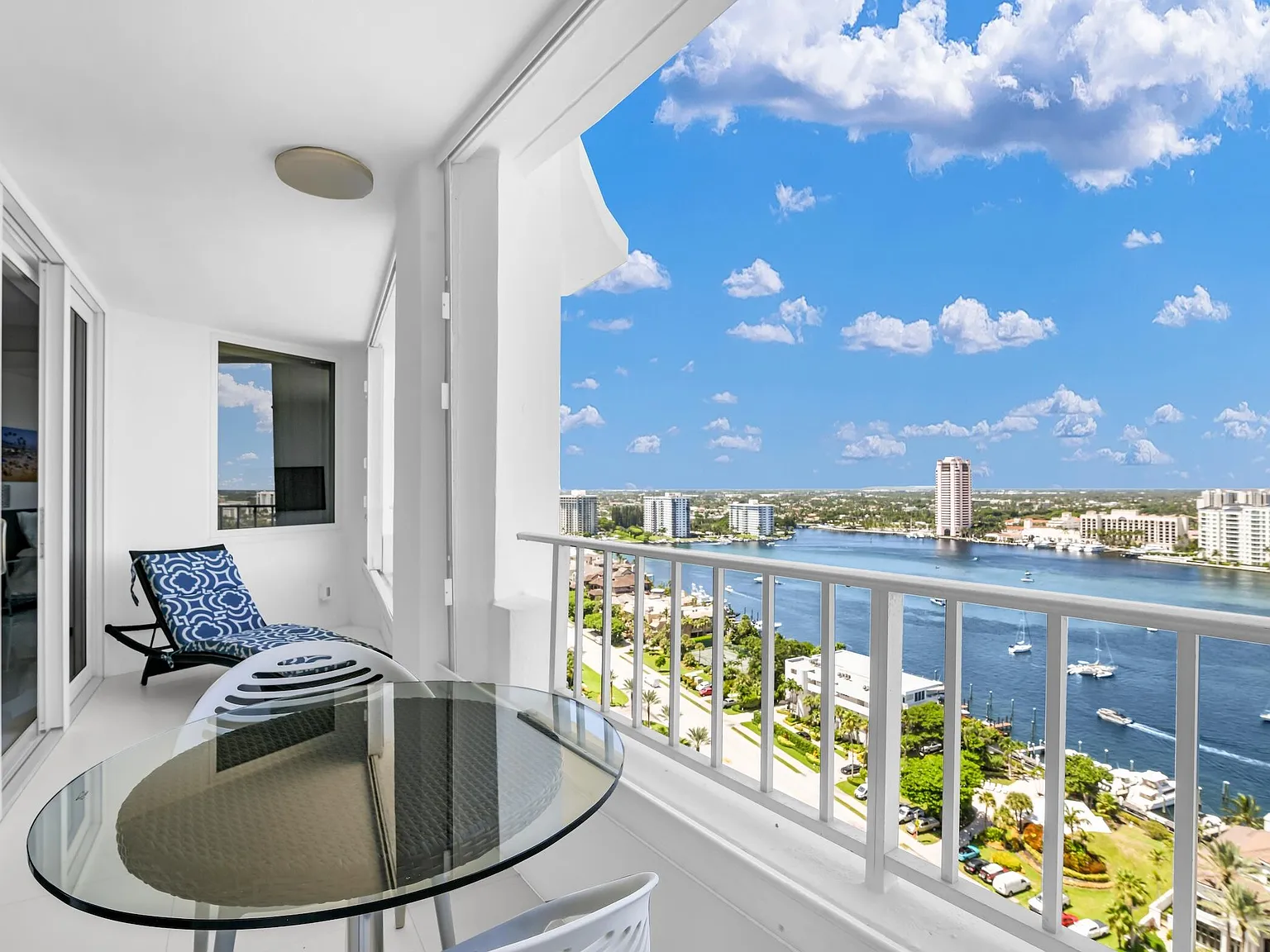 1 bed, 2.0 bath, 1000 sqft, $8,000 — Photo 4