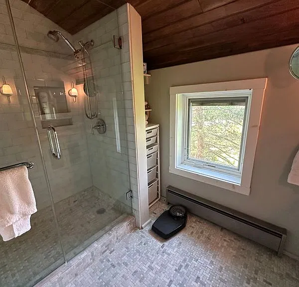 914 Middle Rd — Photo 15