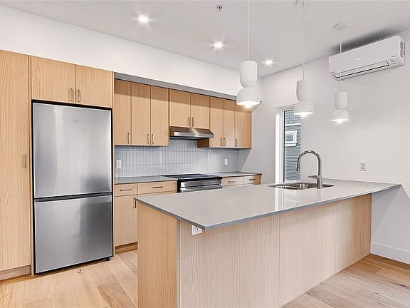 4th image of 1721 Adanac St #4