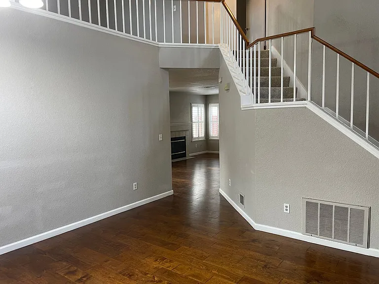 2234 Prestwick St — Photo 30