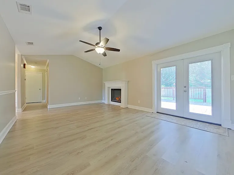 317 Springwood Cir — Photo 3