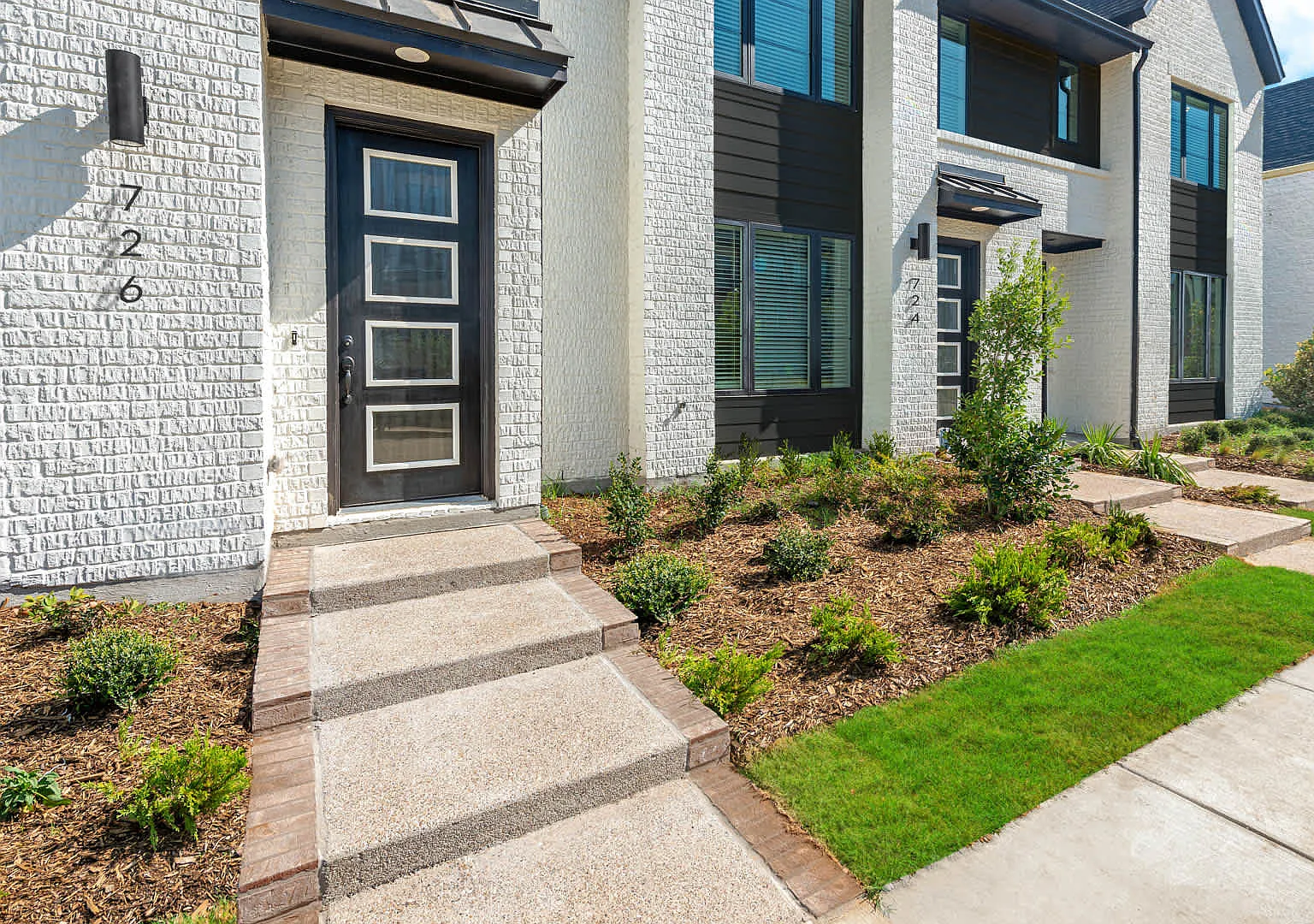The Louise Townhomes — Photo 3