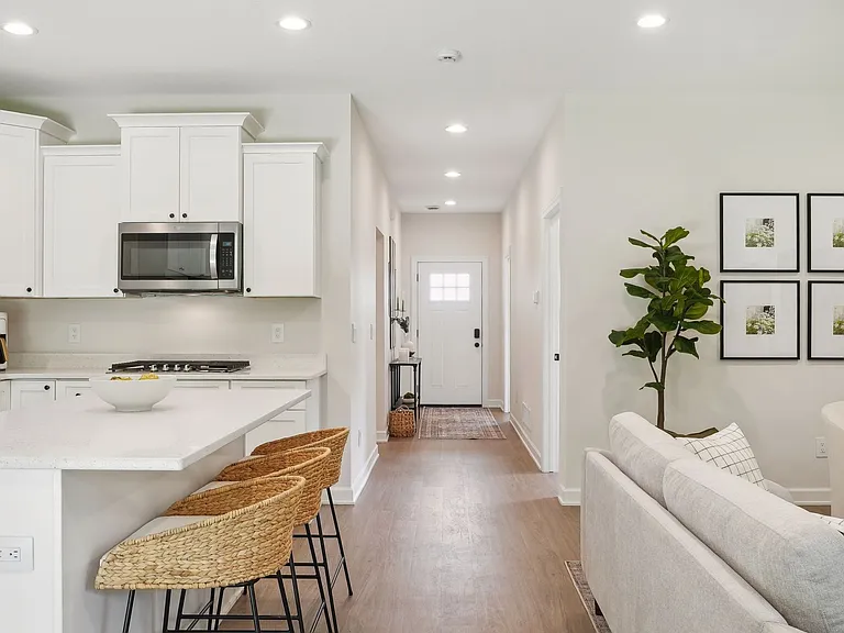 709 S Division St — Photo 18