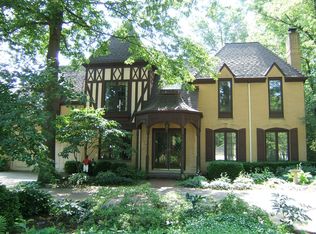 1627 Queens Ct, Westlake, OH 44145