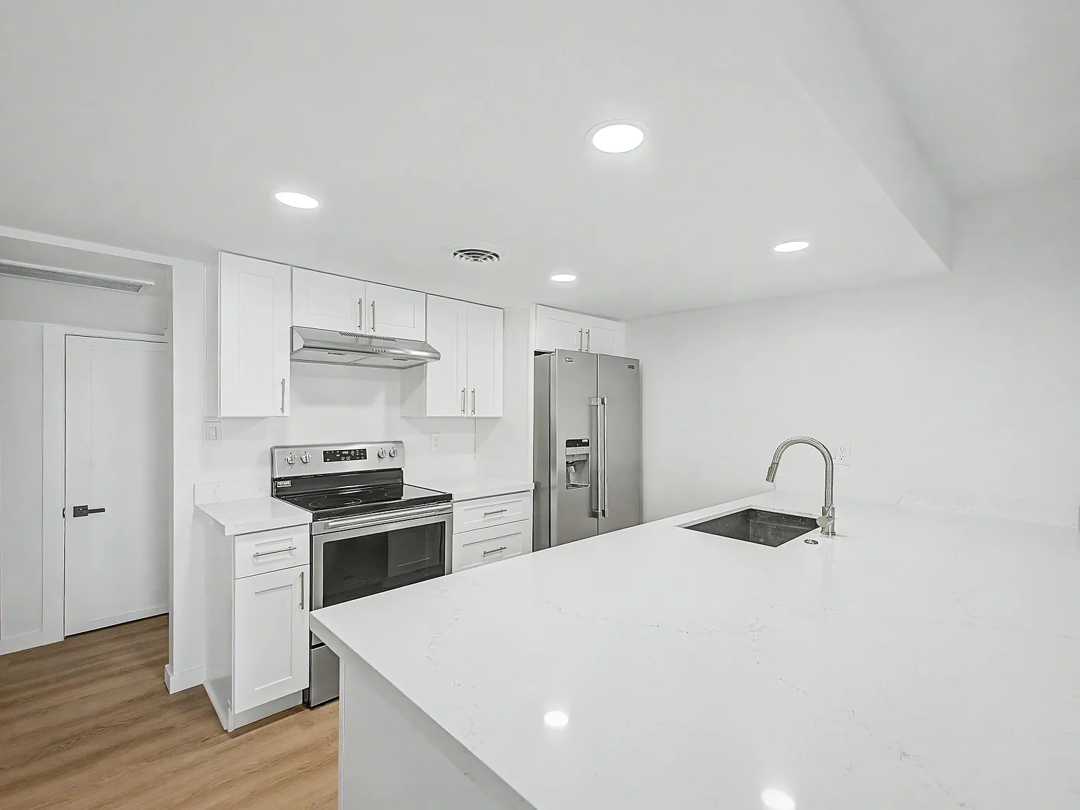 2 bed, 1.5 bath, 1344 sqft, $2,300 — Photo 4