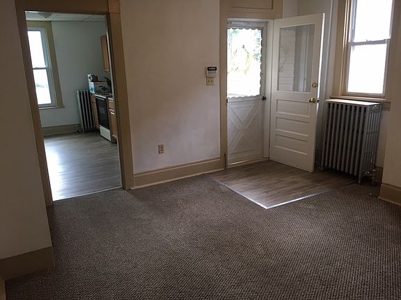 Foyer/Dining