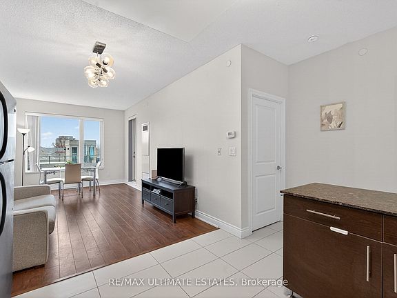 4th image of 325 S Park Rd N #519